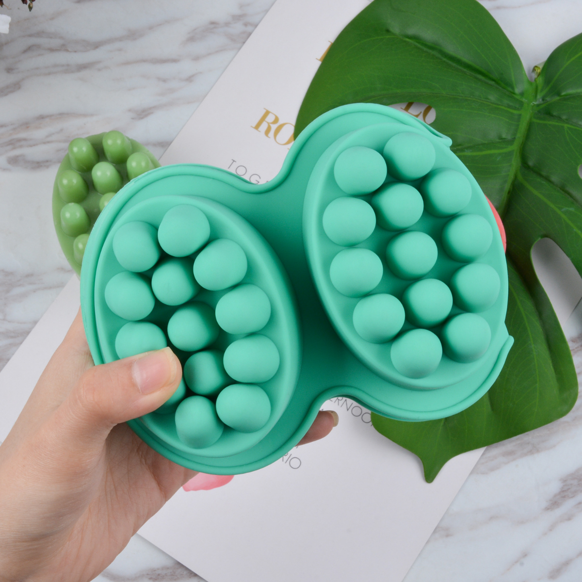 4 Hole Oval Massage Soap Silic - Soap Making Guide For Beginners のレビューと価格